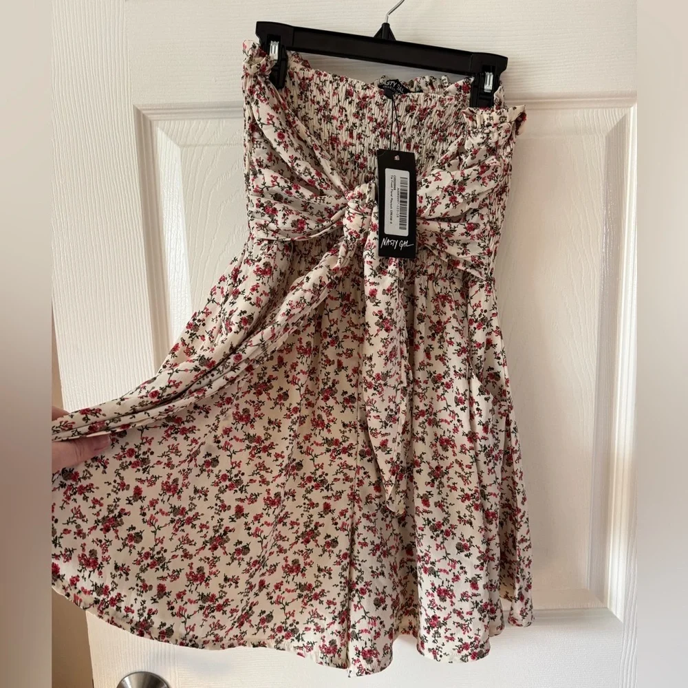 NWT‎ Nasty Gal In Bloom Floral Strapless Romper Size 4 - Picture 13 of 13
